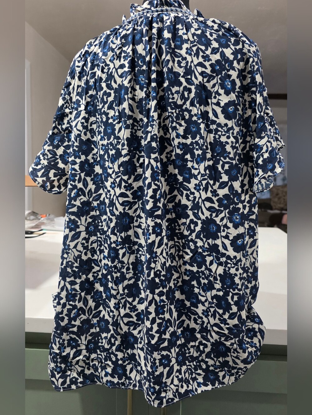 Max Studio blue and white floral peasant blouse Sz 1X - Picture 3 of 6